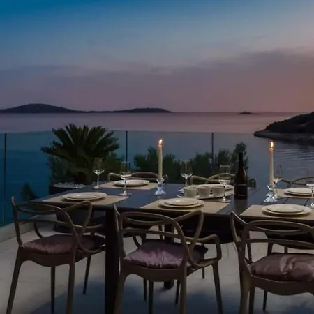 Infinity Pool Villa, Great View * 스플리트